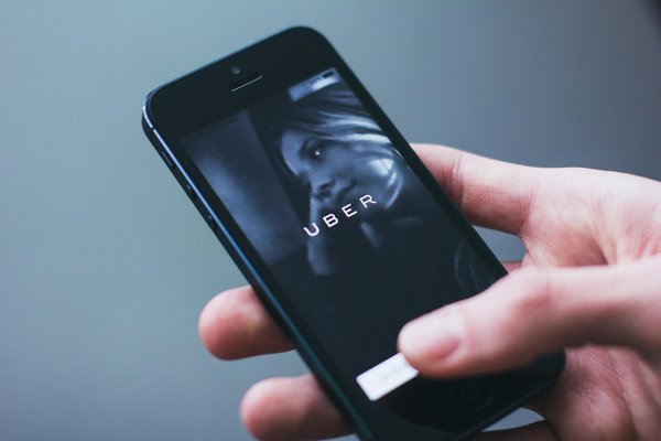 Comment réserver une voiture en ligne facilement pour votre prochain déplacement